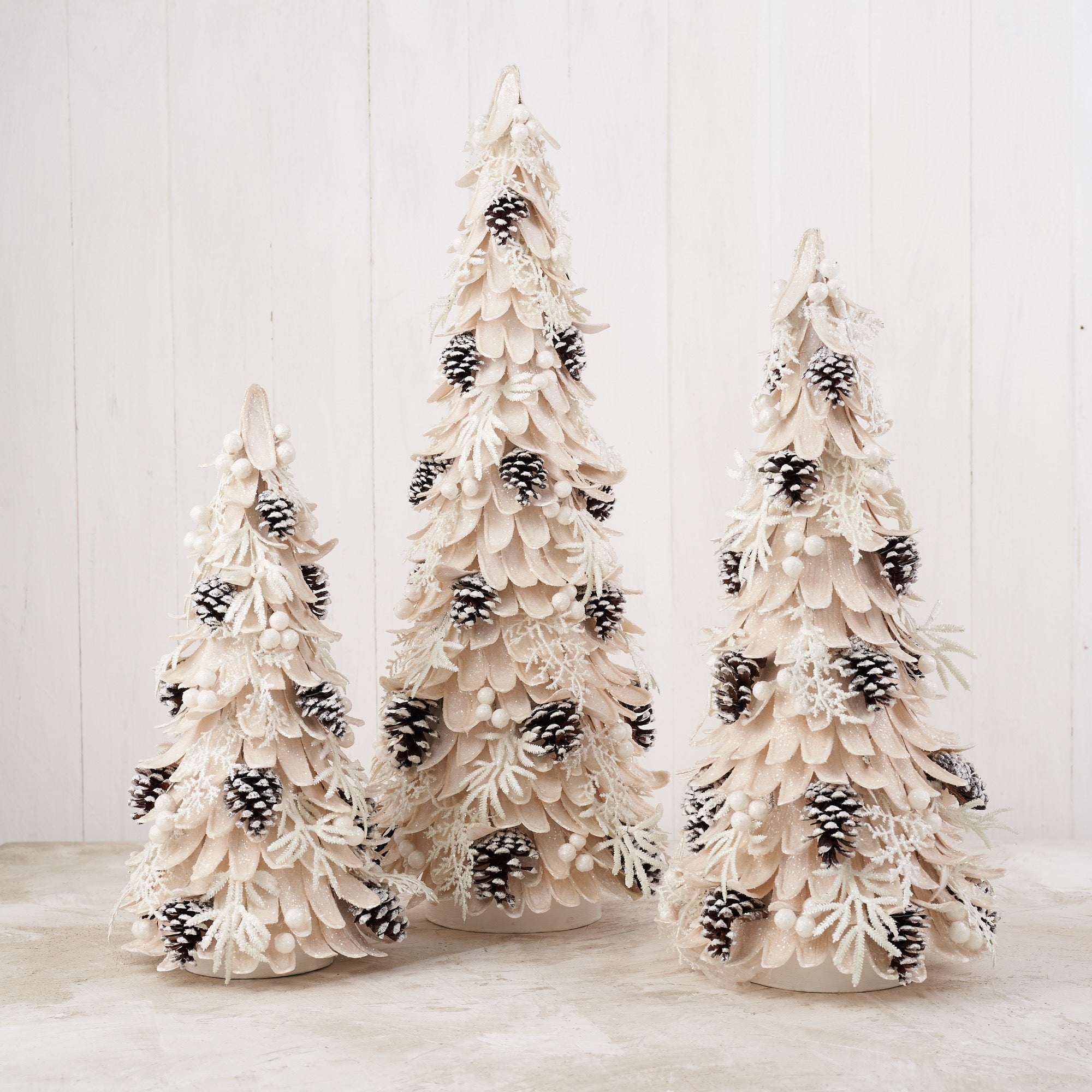 Natural Woodcurl Tree with Pinecones \u0026 Berries | Holiday Tree 18\, image size:2000x2000