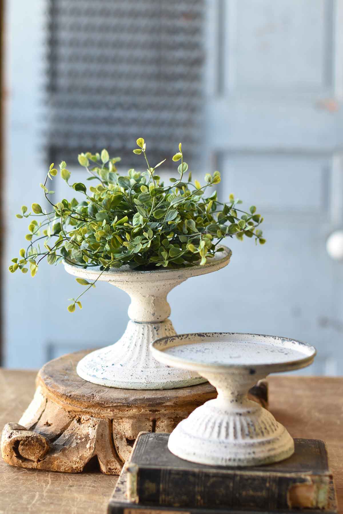 Farmhouse Rustic Pedestal Stand – Holiday Tree